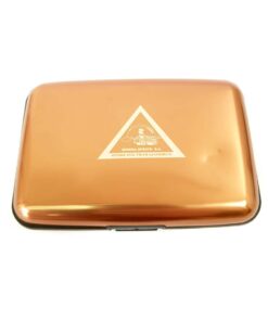 BILLETERA METÁLICA, COLOR COBRE CON LOGO GRABADO.