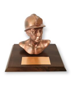 Alternative view of BUSTO DE MINERO, RESINA COLOR COBRE, BASE DE MADERA, PLACA GRABADA