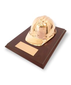 Alternative view of CASCO MINERO DE COBRE, BASE DE MADERA, PLACA  GRABADA