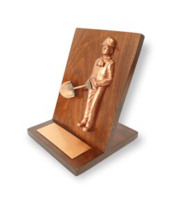 Alternative view of GALVANO ESCRITORIO, MINERO CON PALA COBRIZADO, PLACA GRABADA