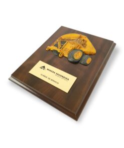 Alternative view of GALVANO CAMION GRAN MINERIA DE RESINA SOBRE RELIEVE, PLACA GRABADA