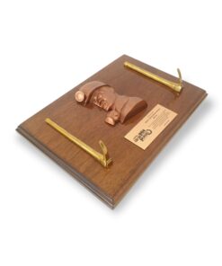 Alternative view of PERCHERO DOS MEDIAS PICOTAS DE BRONCE, ROSTRO DE MINERO COLOR COBRE, PLACA GRABADA