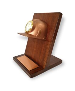 Alternative view of MEDIO CASCO DE RESINA CON RELOJ, BASE DE MADERA, PLACA GRABADA