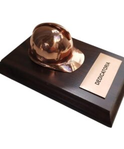 Alternative view of CASCO DE COBRE EN BASE DE MADERA, PLACA GRABADA