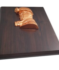 Alternative view of GALVANO ROSTRO MINERO METÁLICO COBRIZADO, CON PLACA GRABADA