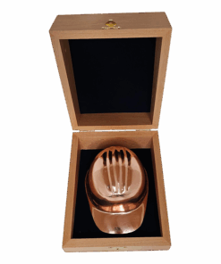 CASCO MINERO DE COBRE EN CAJA DE MADERA CON INTERIOR DE TERCIOPELO AZUL